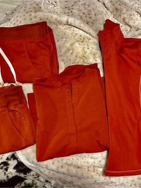 Figs Auburn Scrubs Set with Pink Drawstrings